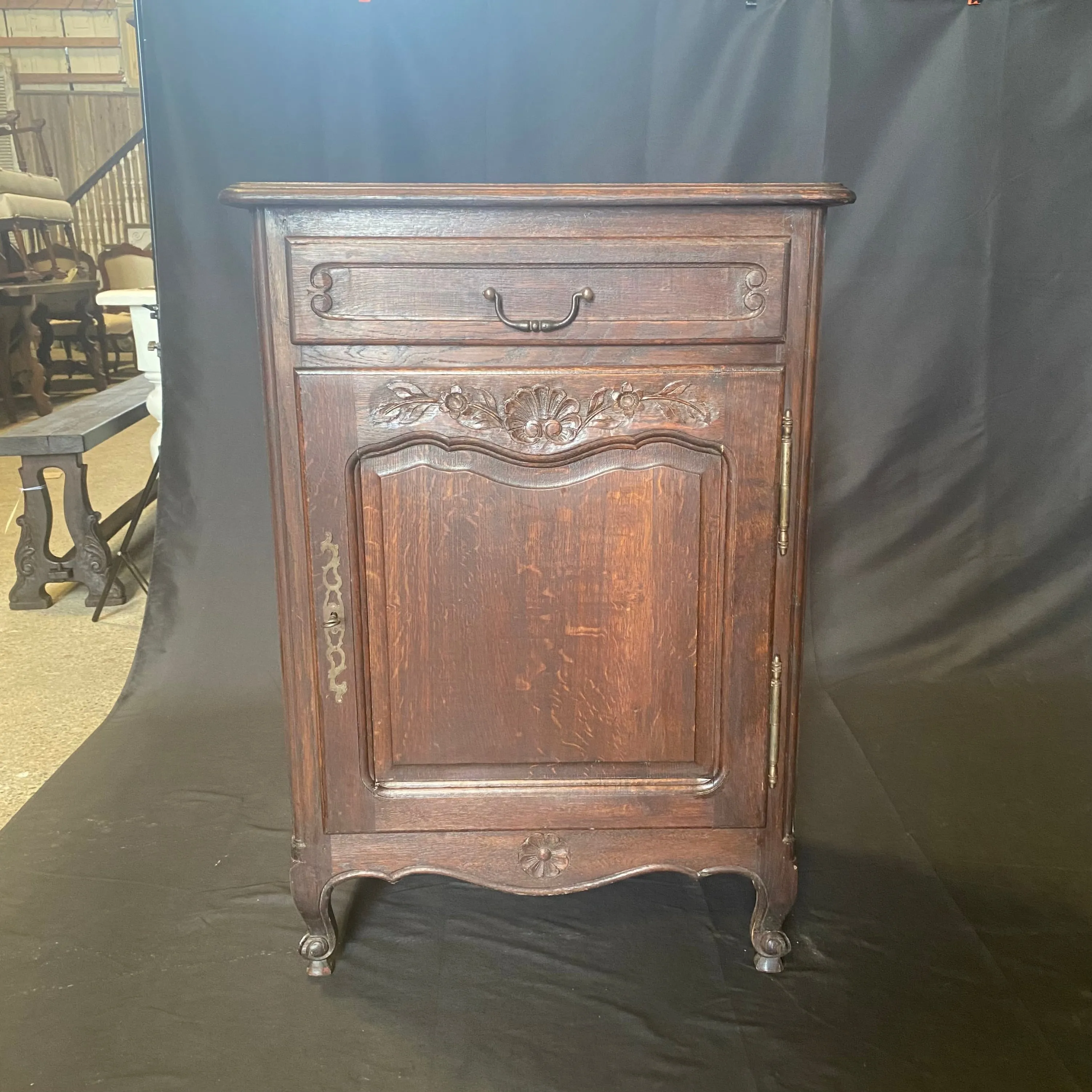 French 19th Century Louis XV Provincial Oak Petite Buffet or Console with Lovely Carving