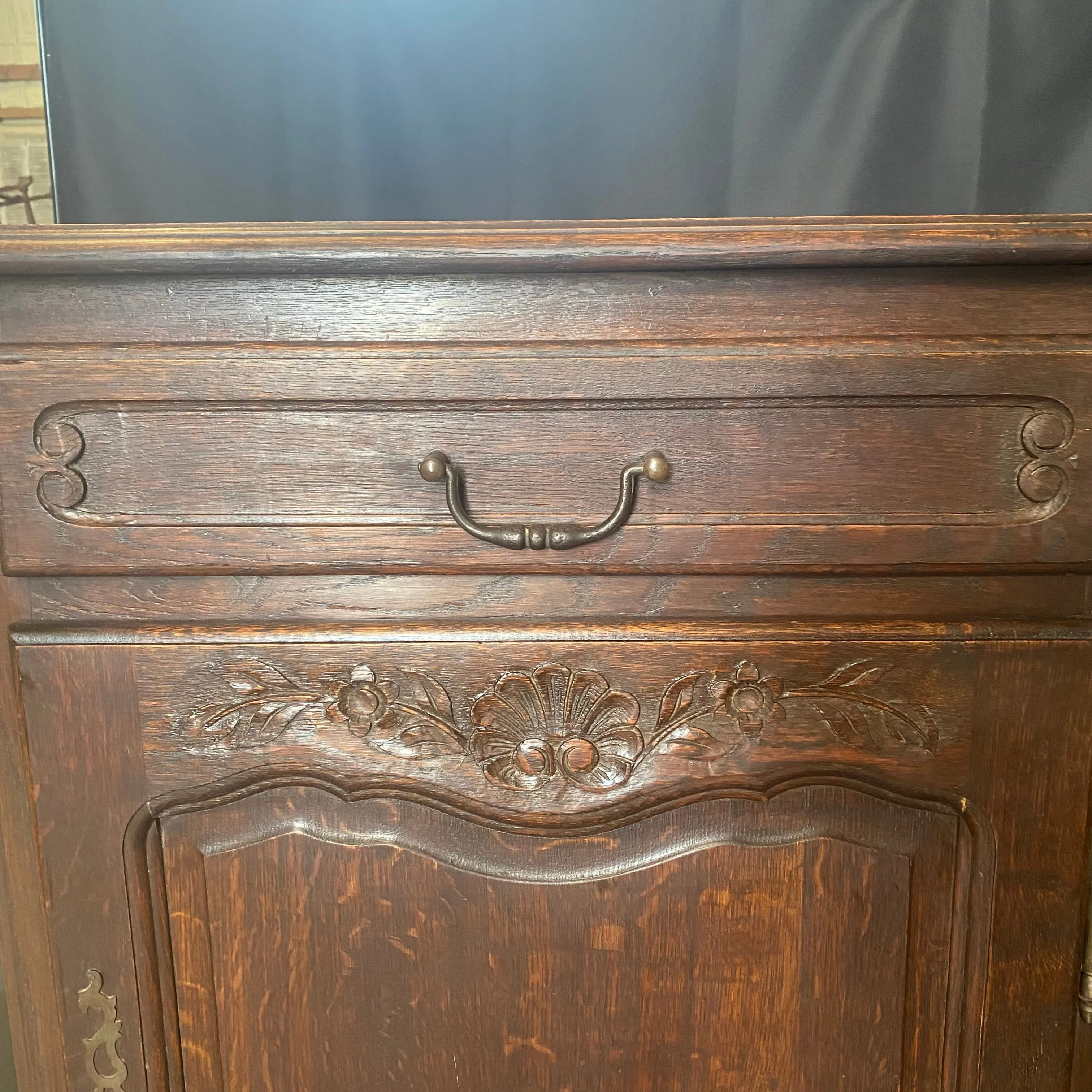 French 19th Century Louis XV Provincial Oak Petite Buffet or Console with Lovely Carving