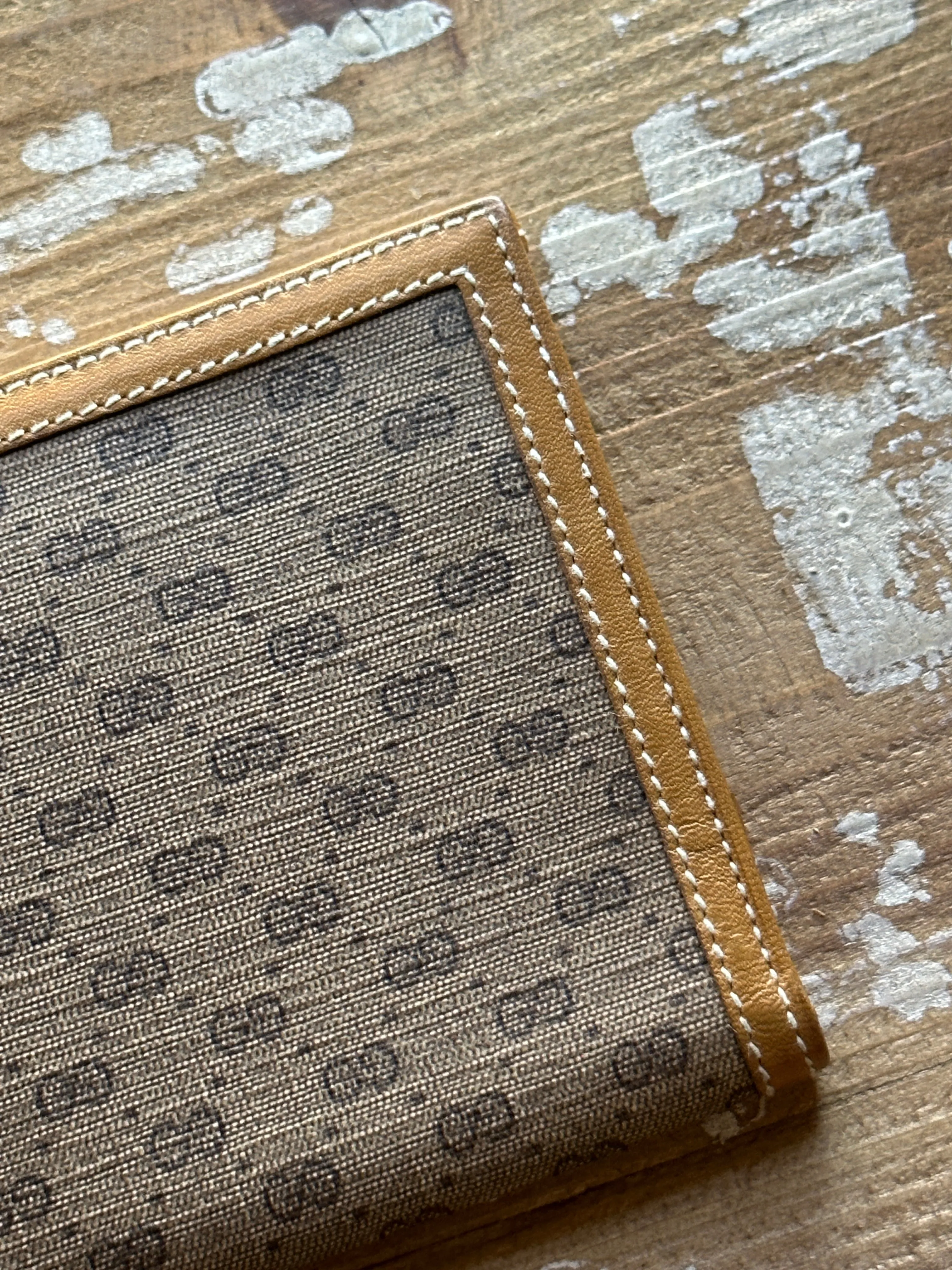 GUCCI 80s Micro GG Monogram Wallet • 035 904 0137